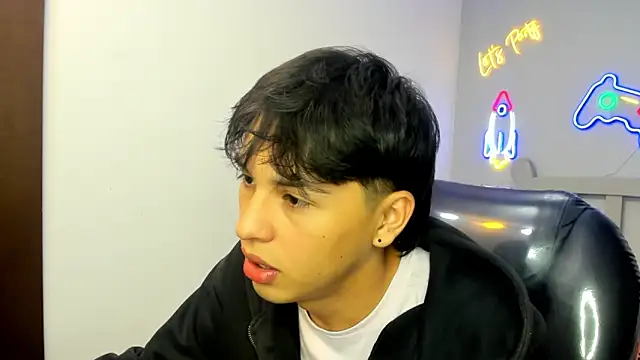 Snapshot of StiwenTwink chatting on October 11, 2025, 1:45 pm StiwenTwink online show from October 11, 2025, 1:45 pm