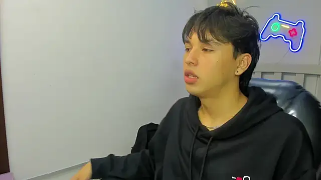 Snapshot of StiwenTwink chatting on October 3, 2025, 1:01 pm StiwenTwink online show from October 3, 2025, 1:01 pm