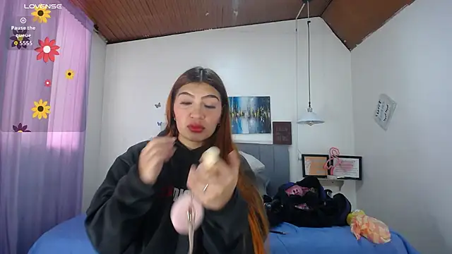 Snapshot of Antonella__b chatting on November 17, 2025, 1:15 pm Antonella b online show from November 17, 2025, 1:15 pm