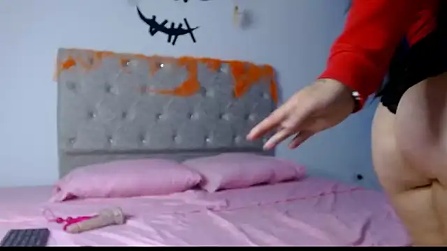 Snapshot of CamilitaRose2625 chatting on October 31, 2025, 12:57 pm CamilitaRose2625 online show from October 31, 2025, 12:57 pm