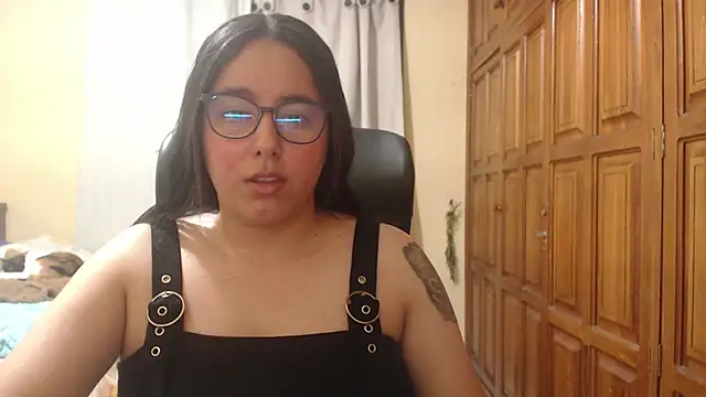 Snapshot of Venus_cat_ chatting on June 23, 2026, 1:36 am Venus cat online show from June 23, 2026, 1:36 am