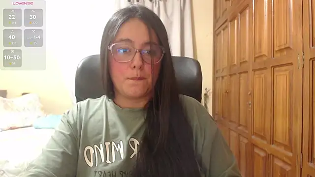 Snapshot of Venus_cat_ chatting on July 3, 2026, 2:29 am Venus cat online show from July 3, 2026, 2:29 am
