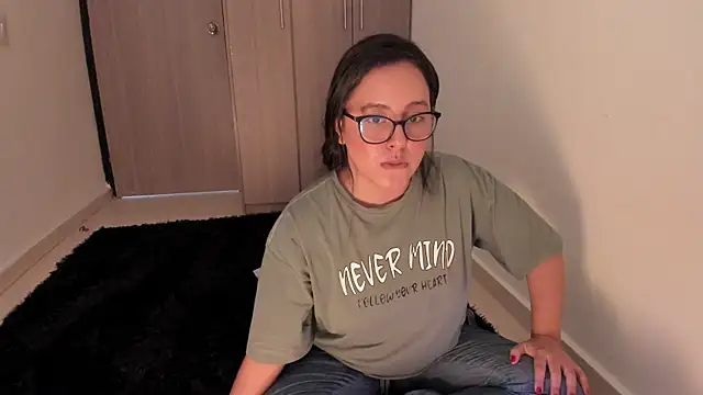 Venus cat  online show from October 4, 2025, 8:43 pm