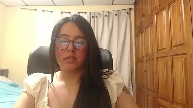 Snapshot of Venus_cat_ chatting on June 15, 2026, 11:59 pm Venus cat online show from June 15, 2026, 11:59 pm