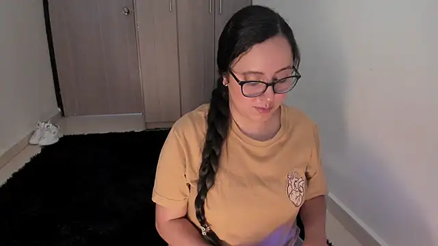 Venus cat  online show from October 5, 2025, 3:03 pm