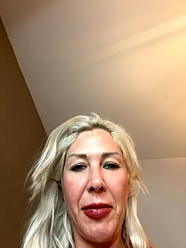 KellyBlondx online show from October 1, 2025, 7:18 pm