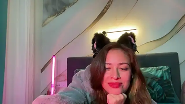 Snapshot of erikaa_miuu chatting on November 3, 2025, 4:43 pm erikaa miuu online show from November 3, 2025, 4:43 pm