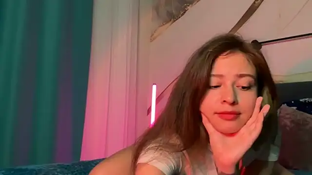 Snapshot of erikaa_miuu chatting on November 12, 2025, 4:22 pm erikaa miuu online show from November 12, 2025, 4:22 pm