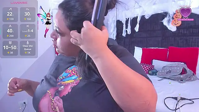 Snapshot of MayaCurvy chatting on October 18, 2025, 4:25 am MayaCurvy online show from October 18, 2025, 4:25 am