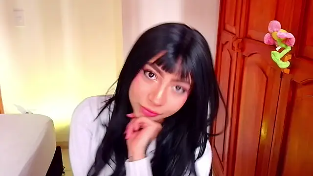 emma web  online show from October 22, 2025, 3:44 pm