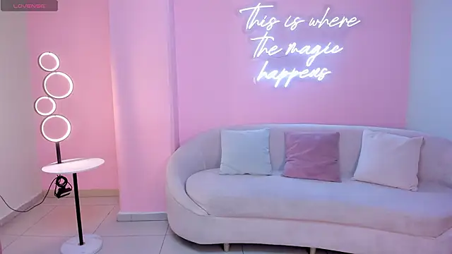 Snapshot of NatalieLewis chatting on February 25, 2026, 12:38 pm NatalieLewis online show from February 25, 2026, 12:38 pm