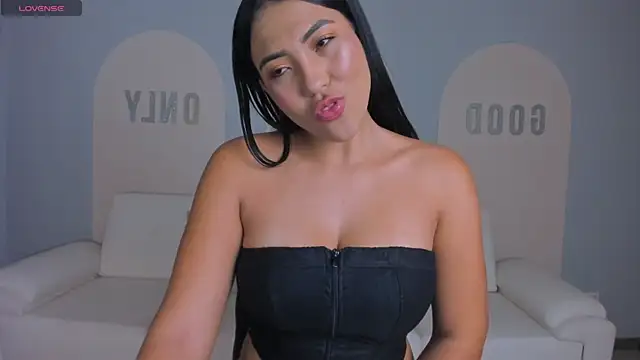 Snapshot of NatalieLewis chatting on December 20, 2025, 11:13 am NatalieLewis online show from December 20, 2025, 11:13 am