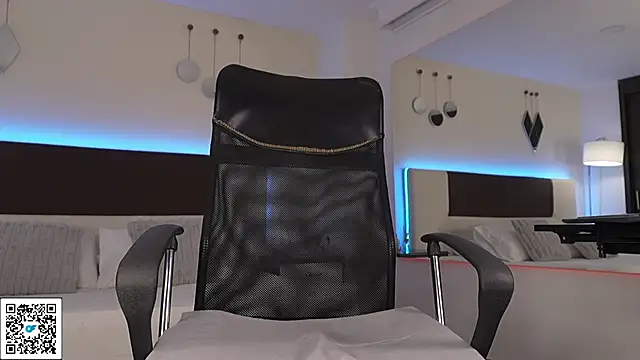 Snapshot of DanteeStone chatting on February 4, 2026, 6:36 pm DanteeStone online show from February 4, 2026, 6:36 pm