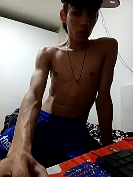 mazo18 online show from April 24, 2026, 2:13 am