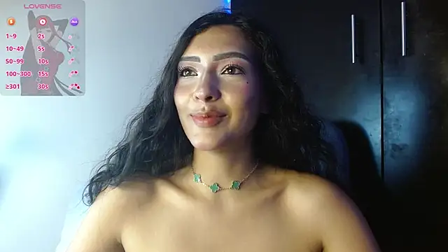 Snapshot of JuliethaFox chatting on October 7, 2025, 4:35 am JuliethaFox online show from October 7, 2025, 4:35 am