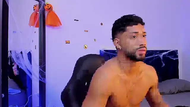 Snapshot of theo_sky1 chatting on October 21, 2025, 3:44 pm theo sky1 online show from October 21, 2025, 3:44 pm