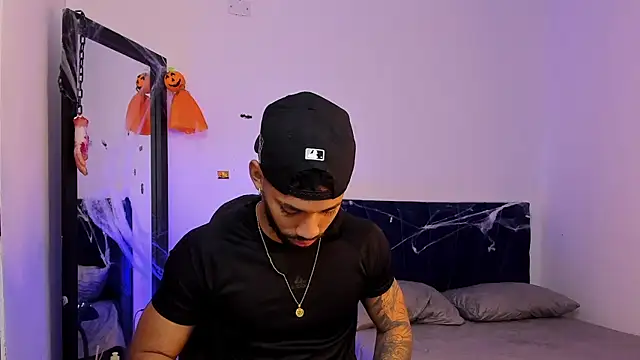 Snapshot of theo_sky1 chatting on October 29, 2025, 2:05 pm theo sky1 online show from October 29, 2025, 2:05 pm