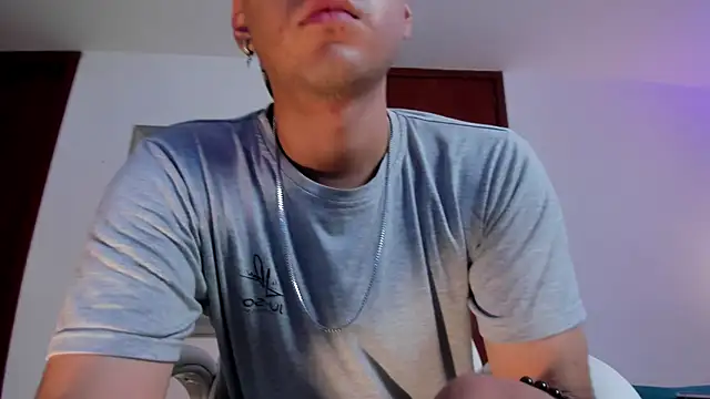 Snapshot of ColeCruz chatting on October 9, 2025, 7:03 pm ColeCruz online show from October 9, 2025, 7:03 pm
