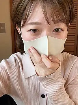 Snapshot of momo_yuipu chatting on October 6, 2025, 12:56 am momo yuipu online show from October 6, 2025, 12:56 am
