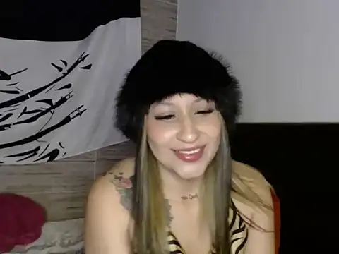 Snapshot of LV_MOONWOMAN chatting on October 9, 2025, 4:35 am LV MOONWOMAN online show from October 9, 2025, 4:35 am