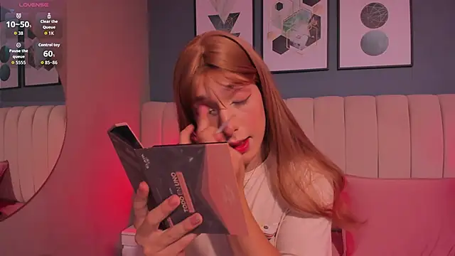 Snapshot of DaimondPink chatting on November 11, 2025, 12:00 pm DaimondPink online show from November 11, 2025, 12:00 pm