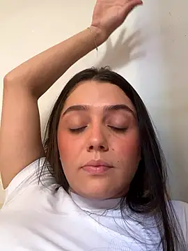 Snapshot of luiza_barcelos chatting on October 28, 2025, 5:56 pm luiza barcelos online show from October 28, 2025, 5:56 pm