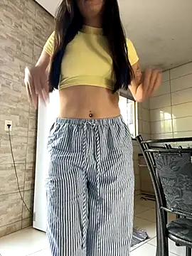 Snapshot of luiza_barcelos chatting on October 27, 2025, 6:42 pm luiza barcelos online show from October 27, 2025, 6:42 pm