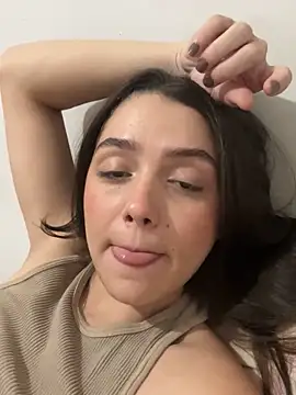 Snapshot of luiza_barcelos chatting on October 17, 2025, 8:54 pm luiza barcelos online show from October 17, 2025, 8:54 pm