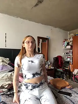 imariahot online show from October 1, 2025, 3:05 pm