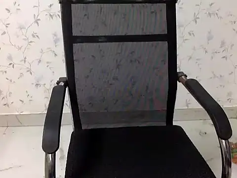 shiny-krisha online show from October 6, 2025, 4:57 am