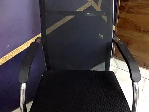 shiny-krisha online show from October 4, 2025, 4:47 am