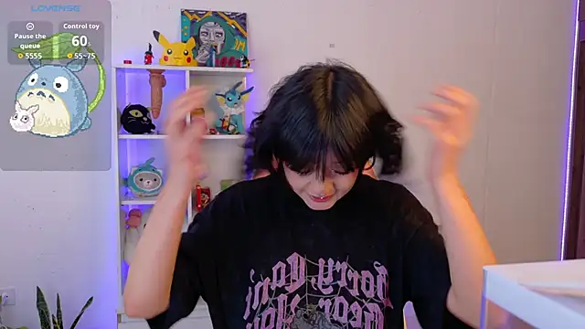 Snapshot of Sallie_Doll chatting on November 14, 2025, 6:11 pm Sallie Doll online show from November 14, 2025, 6:11 pm