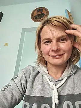 Snapshot of Masha412111 chatting on May 19, 2026, 8:43 am Masha412111 online show from May 19, 2026, 8:43 am