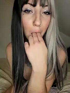 Veuvenoir 38 online show from October 1, 2025, 6:01 pm