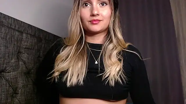 Snapshot of Miaa__- chatting on October 4, 2025, 4:14 am Miaa  - online show from October 4, 2025, 4:14 am