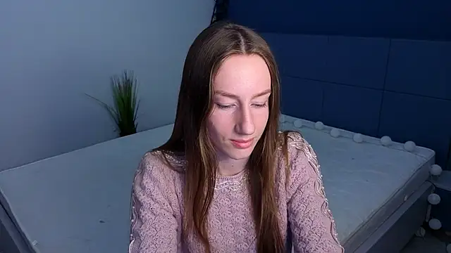 Snapshot of GoldenRose_ chatting on February 4, 2026, 12:55 pm GoldenRose online show from February 4, 2026, 12:55 pm