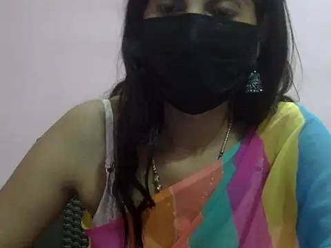 Laila Cute online show from April 15, 2026, 5:28 pm