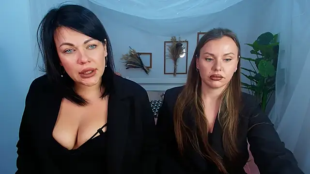 Snapshot of Li0ra chatting on October 8, 2025, 8:27 am Li0ra online show from October 8, 2025, 8:27 am