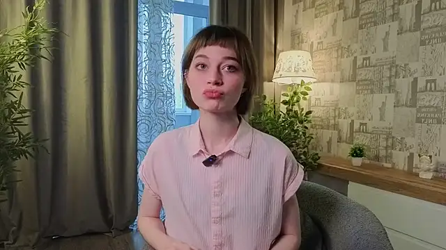 Snapshot of PaulaDauge chatting on October 6, 2025, 2:02 am PaulaDauge online show from October 6, 2025, 2:02 am