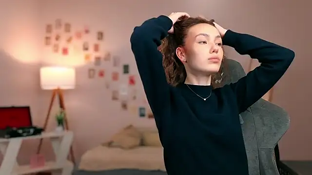 Snapshot of branchwithflowerss chatting on October 2, 2025, 1:47 pm branchwithflowerss online show from October 2, 2025, 1:47 pm