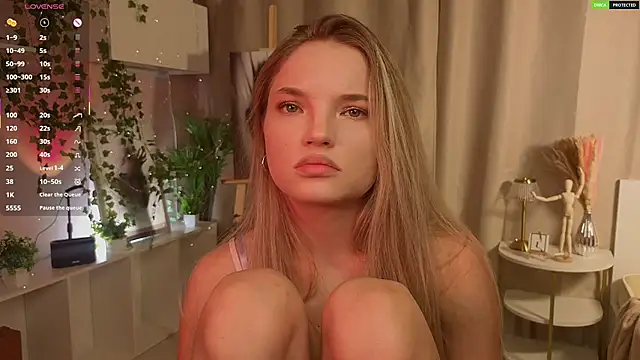 JulieLupo online show from November 23, 2025, 6:12 am