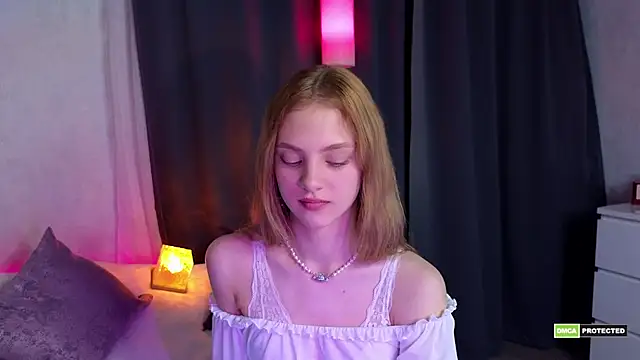 midnightMaya online show from December 17, 2025, 10:48 pm