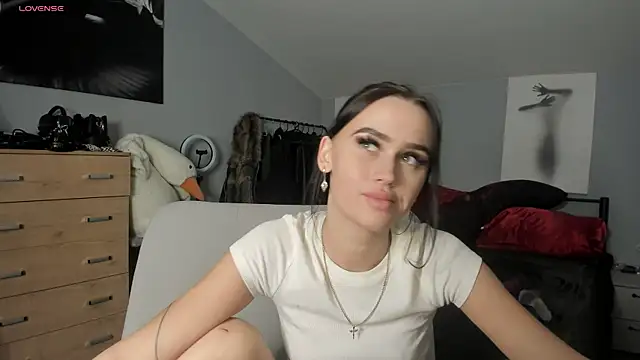 Snapshot of Lisa__Johnson chatting on October 31, 2025, 12:07 am Lisa Johnson online show from October 31, 2025, 12:07 am