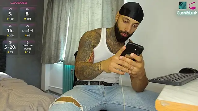 Snapshot of MasculineGuy99 chatting on October 5, 2025, 11:45 am MasculineGuy99 online show from October 5, 2025, 11:45 am