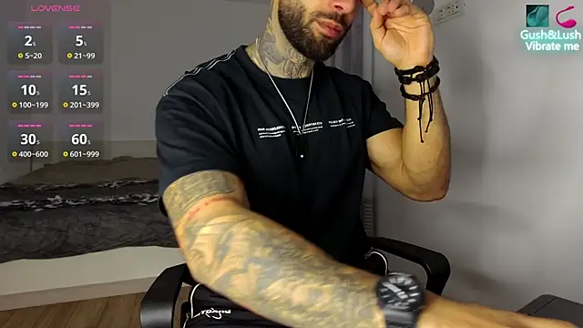 Snapshot of MasculineGuy99 chatting on October 26, 2025, 5:19 am MasculineGuy99 online show from October 26, 2025, 5:19 am