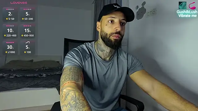 Snapshot of MasculineGuy99 chatting on October 18, 2025, 4:36 am MasculineGuy99 online show from October 18, 2025, 4:36 am