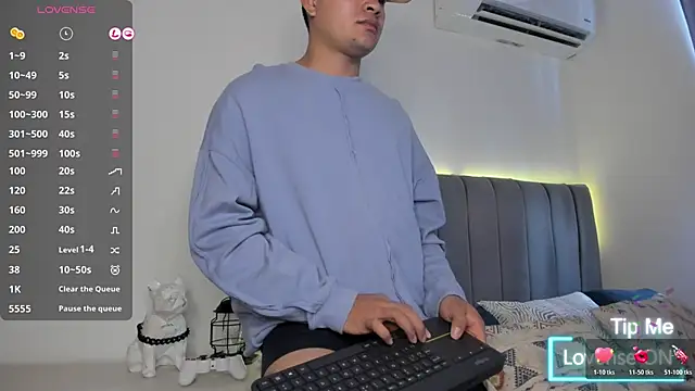 JARETHH online show from October 28, 2025, 1:32 pm