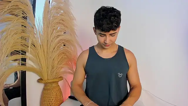 Thiago Connor21 online show from November 10, 2025, 6:13 pm