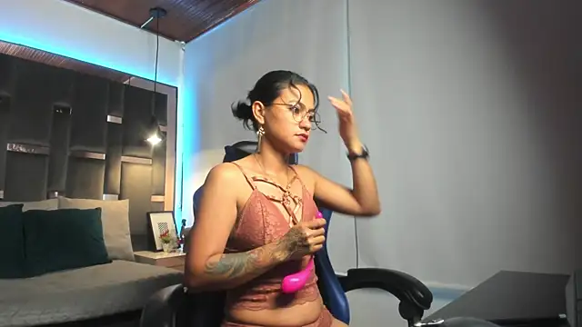 Sashapornxxx online show from October 4, 2025, 11:12 am