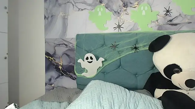 Haileysmittt  online show from October 23, 2025, 5:55 pm